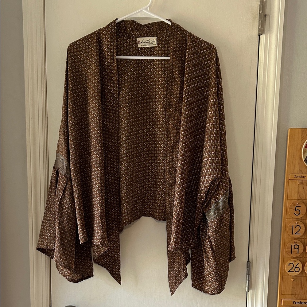 Kantha Bae Rasgulla Silk Shrug